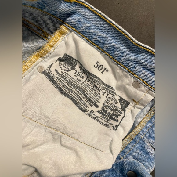 Levi’s 501 cut-offs. Size 27. Red tag. - Picture 5 of 6